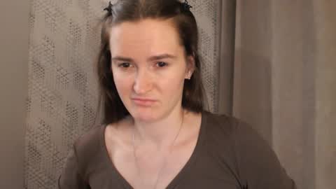 Snapshot of pineapple__mood chatting on 02/01/25, 08:37 online show from 02/01/25, 08:37