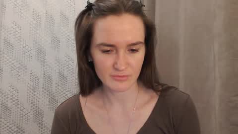 Snapshot of pineapple__mood chatting on 02/07/25, 05:40 online show from 02/07/25, 05:40
