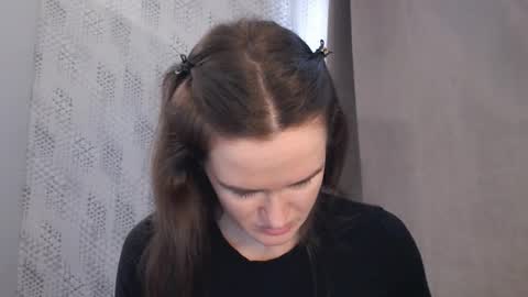 Snapshot of pineapple__mood chatting on 02/08/25, 09:24 online show from 02/08/25, 09:24