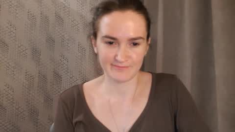 Snapshot of pineapple__mood chatting on 02/09/25, 08:02 online show from 02/09/25, 08:02