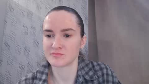 Snapshot of pineapple__mood chatting on 02/12/25, 09:42 online show from 02/12/25, 09:42