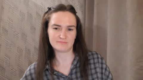 Snapshot of pineapple__mood chatting on 02/12/25, 06:51 online show from 02/12/25, 06:51