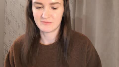 Snapshot of pineapple__mood chatting on 02/14/25, 06:08 online show from 02/14/25, 06:08