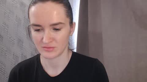 Snapshot of pineapple__mood chatting on 02/15/25, 09:16 online show from 02/15/25, 09:16