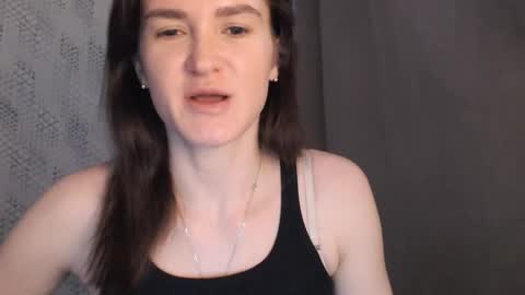Snapshot of pineapple__mood chatting on 02/19/25, 05:16 online show from 02/19/25, 05:16