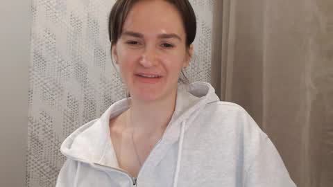 Snapshot of pineapple__mood chatting on 02/22/25, 05:35 online show from 02/22/25, 05:35