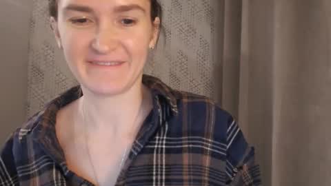 Snapshot of pineapple__mood chatting on 02/25/25, 05:47 online show from 02/25/25, 05:47