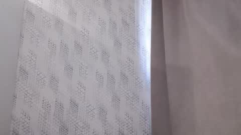 Snapshot of pineapple__mood chatting on 03/01/25, 12:12 online show from 03/01/25, 12:12