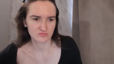Snapshot of pineapple__mood chatting on 03/03/25, 05:09 online show from 03/03/25, 05:09