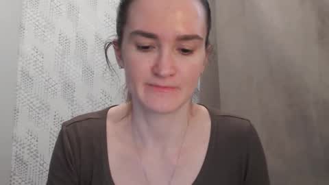 Snapshot of pineapple__mood chatting on 03/06/25, 12:09 online show from 03/06/25, 12:09