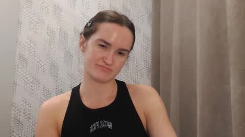 Snapshot of pineapple__mood chatting on 03/07/25, 04:44 online show from 03/07/25, 04:44
