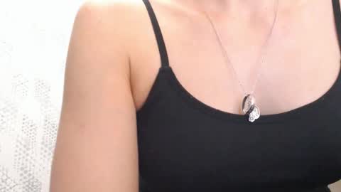Snapshot of pineapple__mood chatting on 03/12/25, 06:18 online show from 03/12/25, 06:18