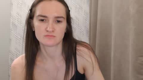 Snapshot of pineapple__mood chatting on 03/12/25, 06:00 online show from 03/12/25, 06:00