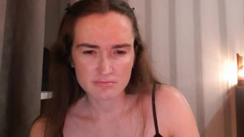 Snapshot of pineapple__mood chatting on 09/08/25, 05:01 online show from 09/08/25, 05:01