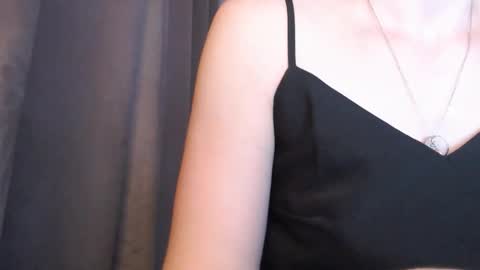 Snapshot of pineapple__mood chatting on 09/11/25, 06:46 online show from 09/11/25, 06:46