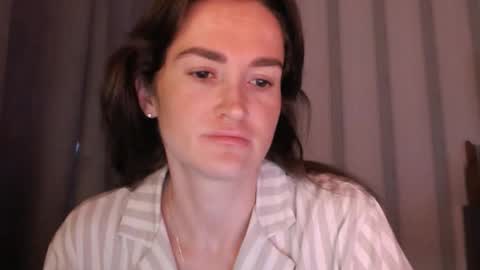 Snapshot of pineapple__mood chatting on 09/16/25, 06:36 online show from 09/16/25, 06:36