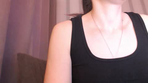 Snapshot of pineapple__mood chatting on 09/17/25, 06:37 online show from 09/17/25, 06:37