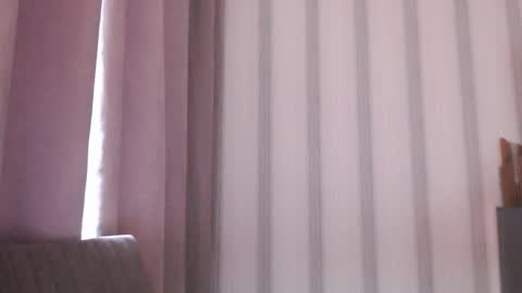 Snapshot of pineapple__mood chatting on 09/18/25, 06:37 online show from 09/18/25, 06:37