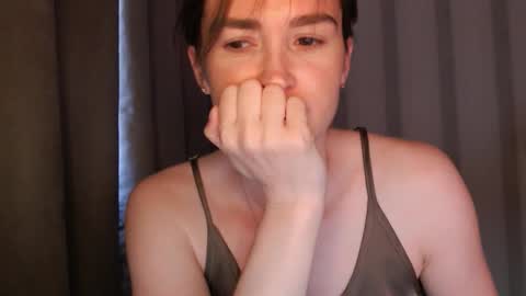 Snapshot of pineapple__mood chatting on 09/30/25, 06:40 online show from 09/30/25, 06:40