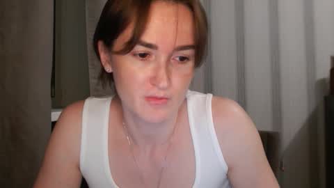 Snapshot of pineapple__mood chatting on 10/02/25, 08:05 online show from 10/02/25, 08:05