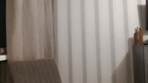 Snapshot of pineapple__mood chatting on 10/04/25, 07:12 online show from 10/04/25, 07:12