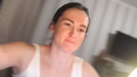 Snapshot of pineapple__mood chatting on 10/05/25, 05:00 online show from 10/05/25, 05:00