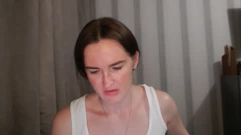 Snapshot of pineapple__mood chatting on 10/09/25, 05:44 online show from 10/09/25, 05:44