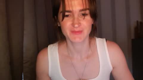 Snapshot of pineapple__mood chatting on 10/11/25, 07:40 online show from 10/11/25, 07:40