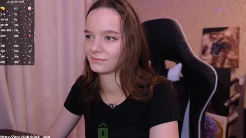 Snapshot of pink__sun chatting on 02/27/25, 02:32 Stephanie online show from 02/27/25, 02:32