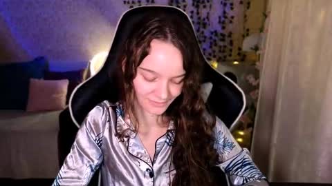 Snapshot of pink__sun chatting on 03/08/26, 08:34 Stephanie online show from 03/08/26, 08:34