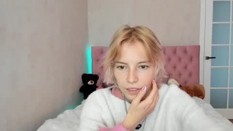 pink_lila18 online show from 09/14/25, 08:35