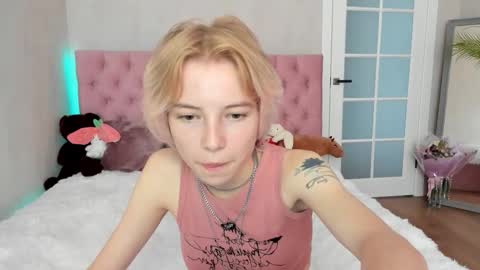 pink_lila18 online show from 09/15/25, 09:42