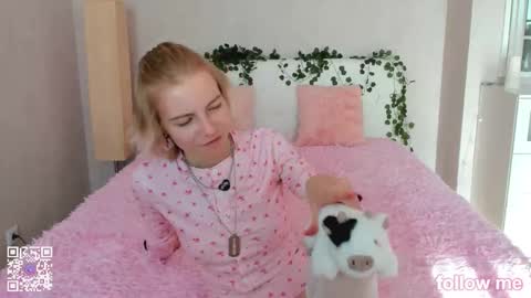 pink_lila18 online show from 10/09/25, 08:12