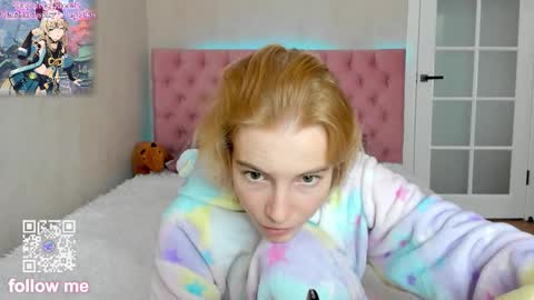 pink_lila18 online show from 10/27/25, 08:40