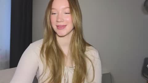 Snapshot of pink_rosee_ chatting on 03/18/26, 03:20 online show from 03/18/26, 03:20