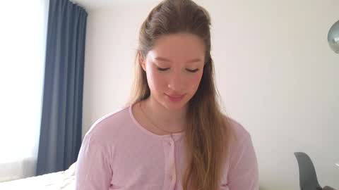 Snapshot of pink_rosee_ chatting on 04/02/26, 03:04 online show from 04/02/26, 03:04
