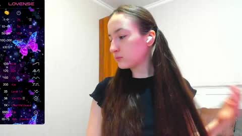 Snapshot of pink_soda33 chatting on 05/28/26, 02:42 pink_soda33 online show from 05/28/26, 02:42