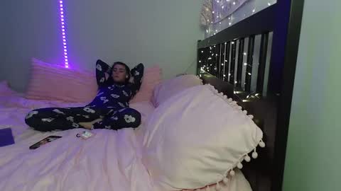 pink_tv online show from 11/03/25, 01:19