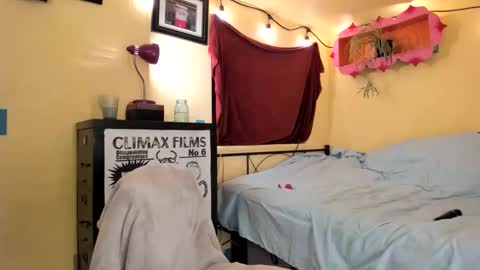 Virginity smiles online show from 10/21/25, 06:58