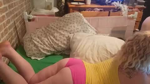 pinkandjuicey online show from 04/23/26, 06:58