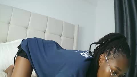 PinkyAura online show from 01/18/26, 08:01