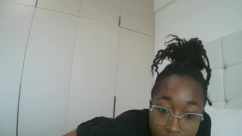 PinkyAura online show from 02/04/26, 12:00