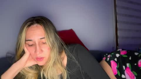Pinkilola online show from 04/19/26, 03:28