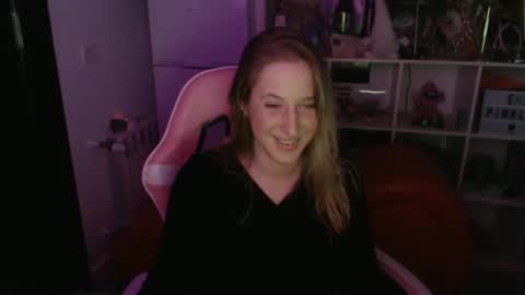 Snapshot of pinkladyx2 chatting on 01/04/25, 10:13 pinkladyx2 online show from 01/04/25, 10:13