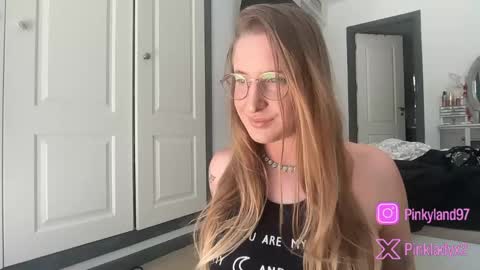 pinkladyx2 online show from 05/21/26, 01:18