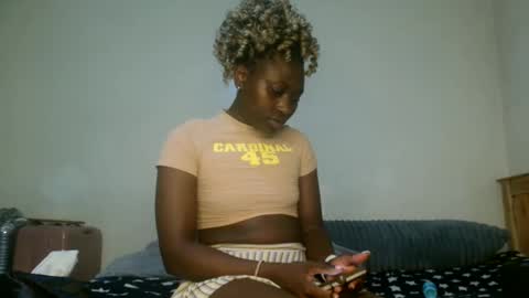 Snapshot of pinklover2003 chatting on 06/11/26, 03:15 Serena online show from 06/11/26, 03:15