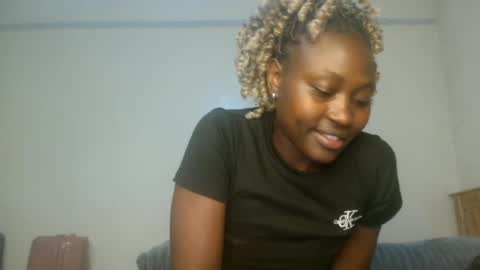 Snapshot of pinklover2003 chatting on 06/11/26, 08:51 Serena online show from 06/11/26, 08:51