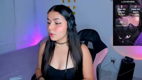 Sarah .. online show from 11/24/25, 07:13