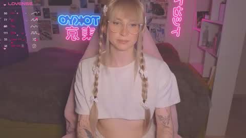 pinkvenom_ online show from 10/09/25, 04:49