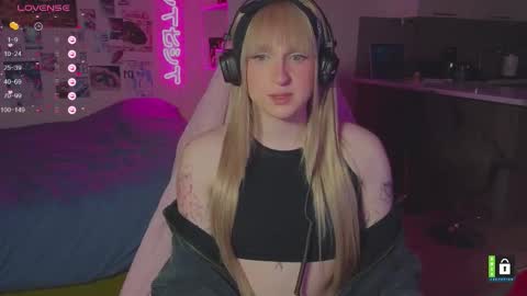 pinkvenom_ online show from 02/23/26, 05:21